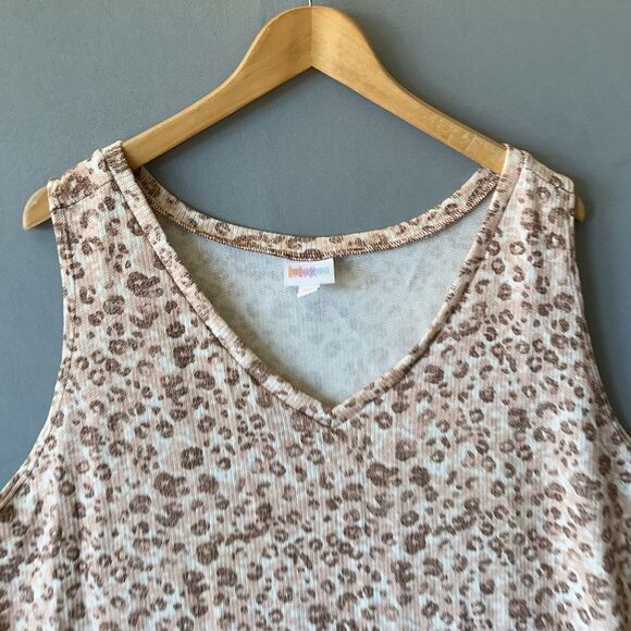 🎉5 for $45🎉Lularoe Sleeveless Top Blouse Shirt Size 3X - Picture 3 of 7